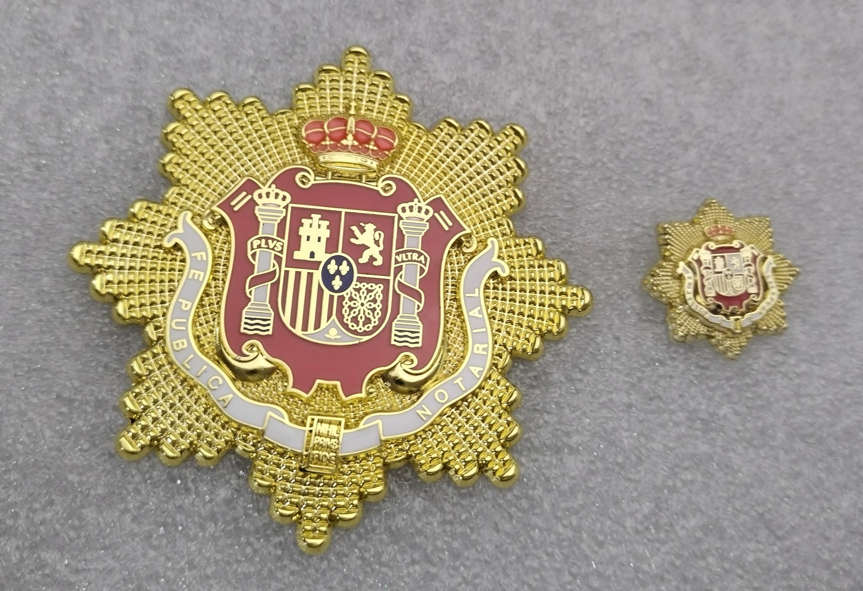 Insignia solapa Notario